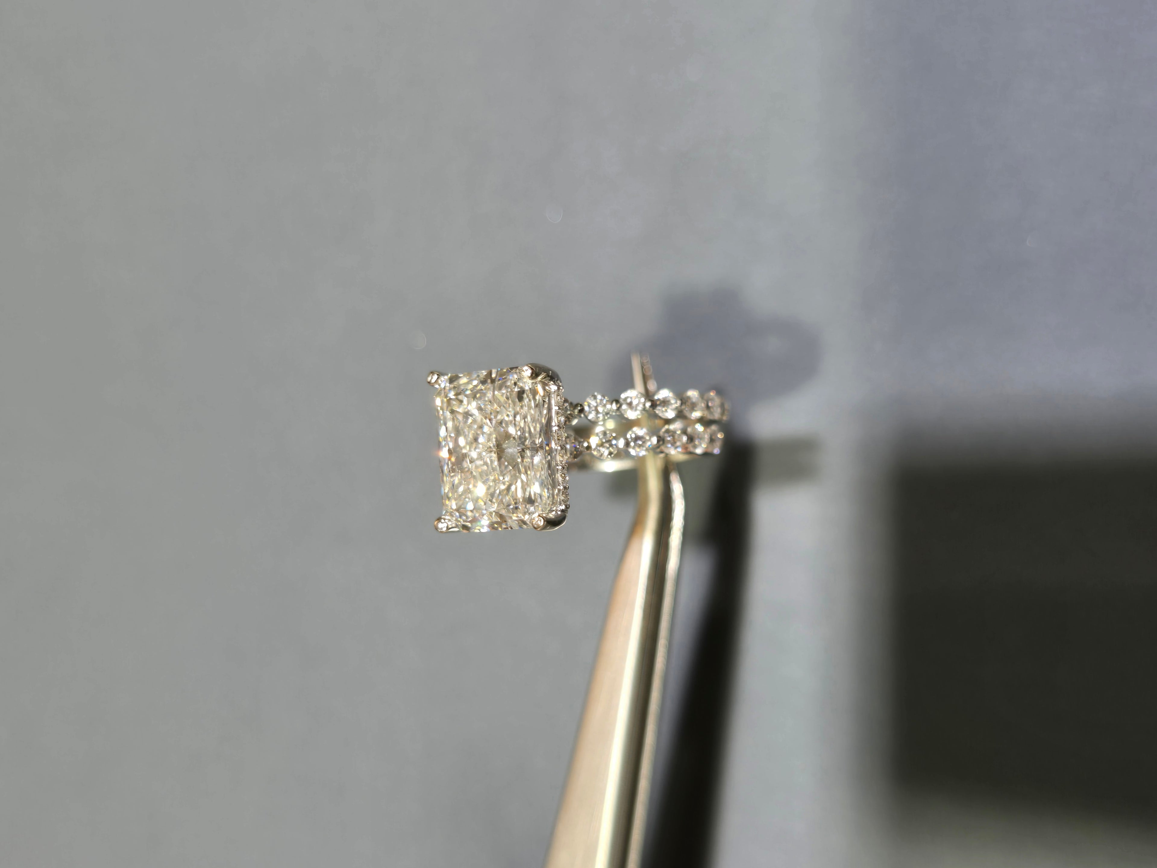 Radiant rings / Center diamond 3-4-5 carats . F/ VS+ Clarity / Diamond on side ( 1.5 carats)