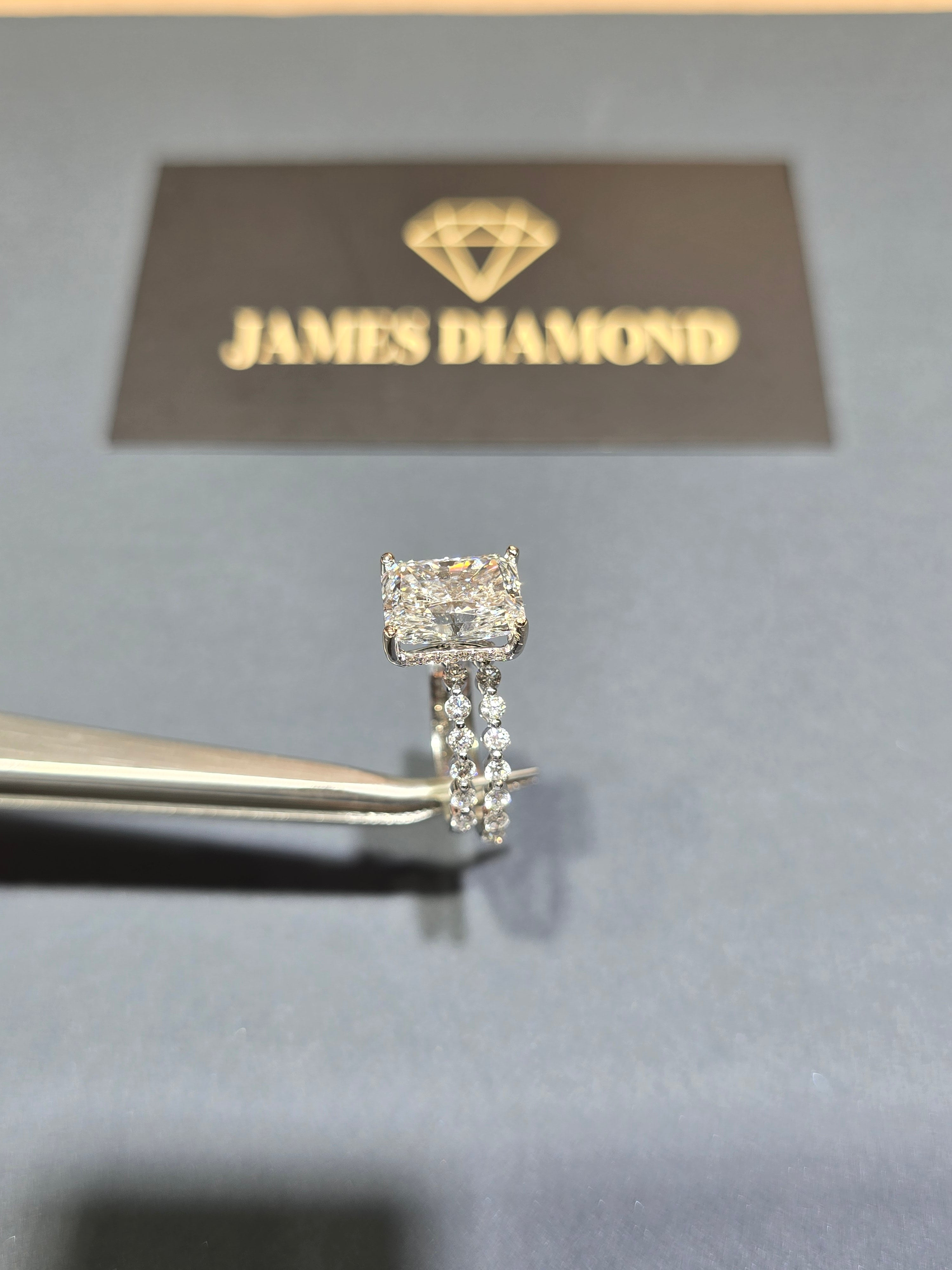 Radiant rings / Center diamond 3-4-5 carats . F/ VS+ Clarity / Diamond on side ( 1.5 carats)
