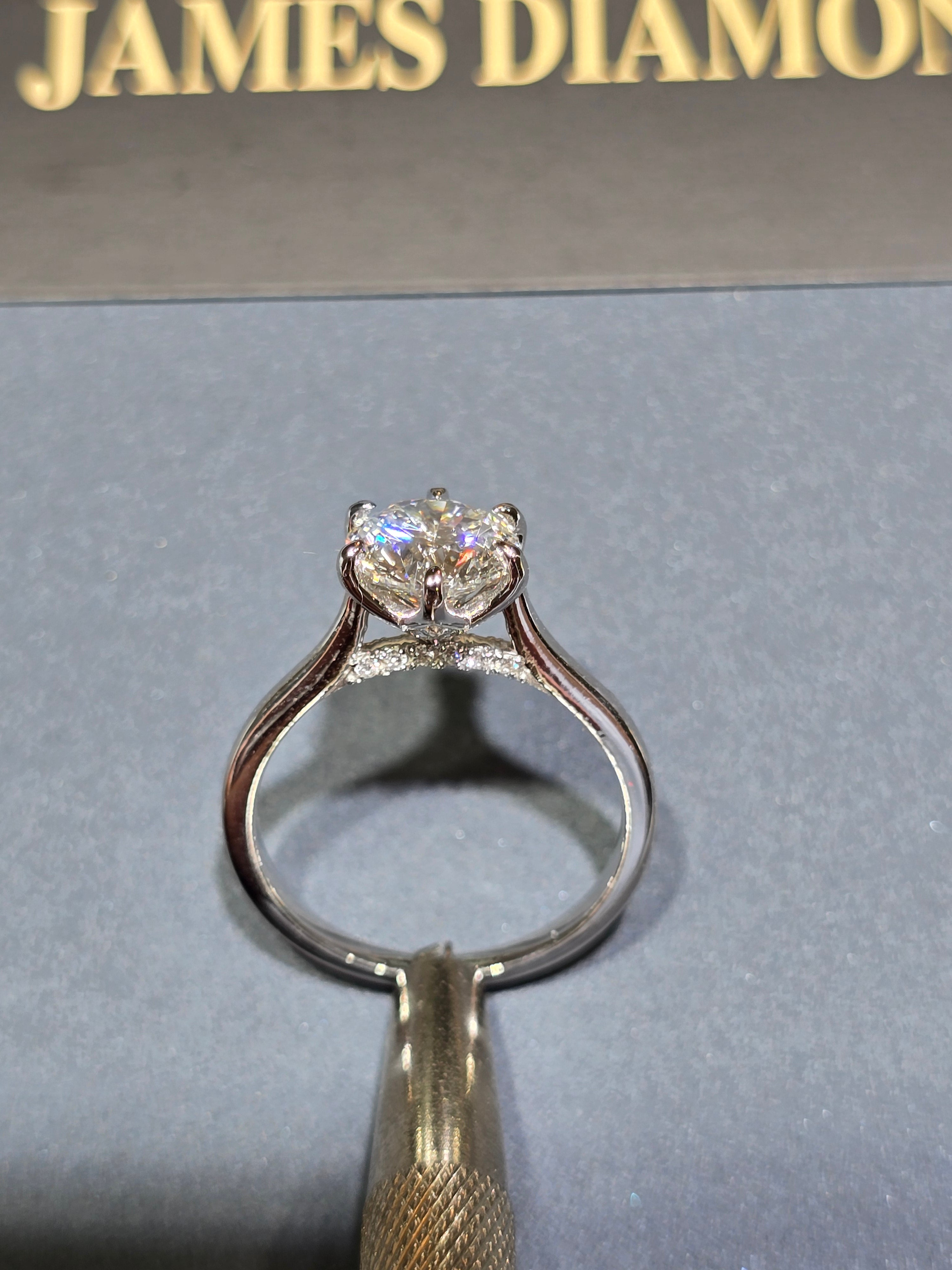 Solitaire Round rings 💍 Center Diamond 2-6 carats / IGI Certificate 💎