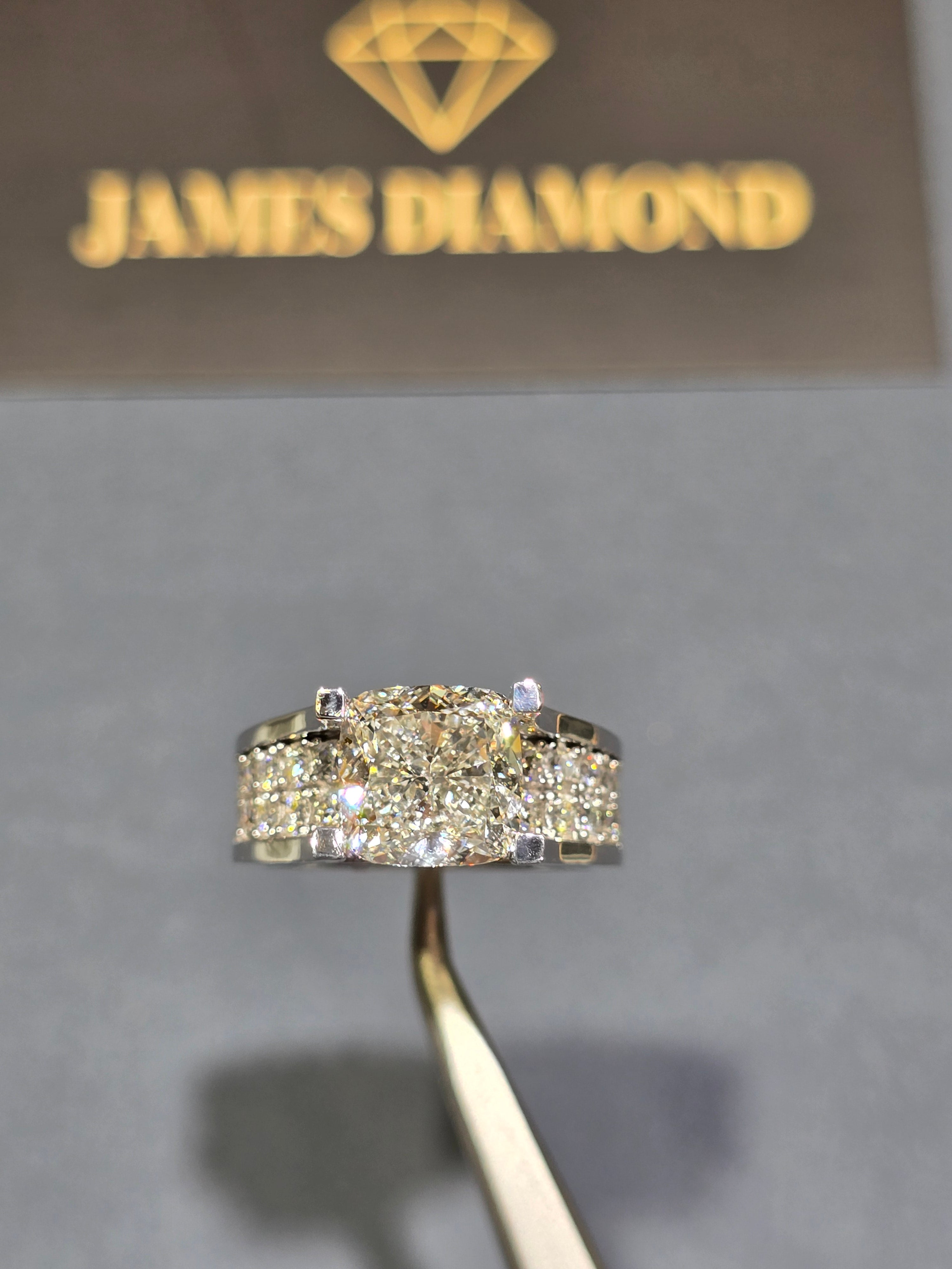 Cushion Cut Diamond Ring 💍 Beautiful Design 😍