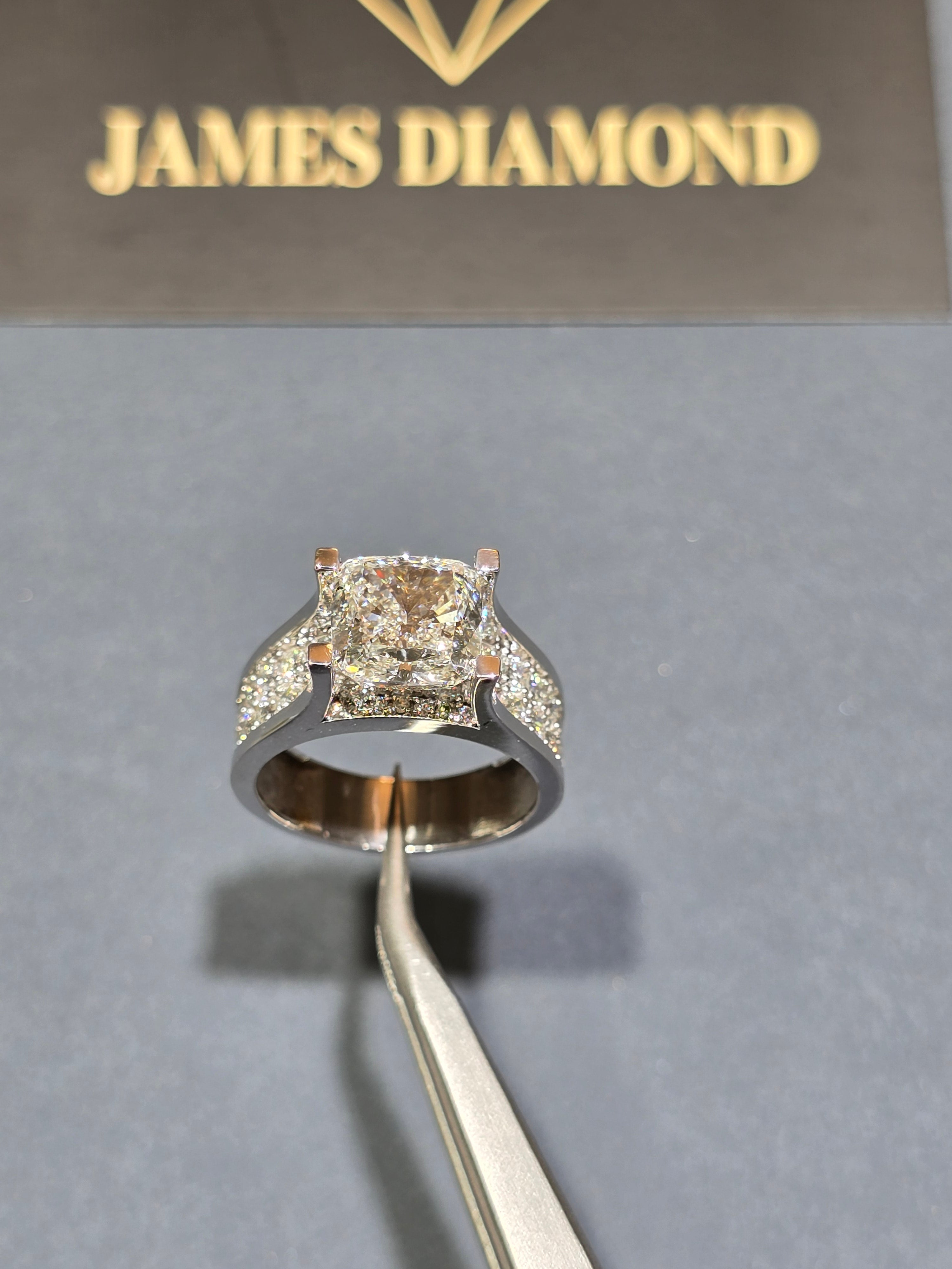 Cushion Cut Diamond Ring 💍 Beautiful Design 😍