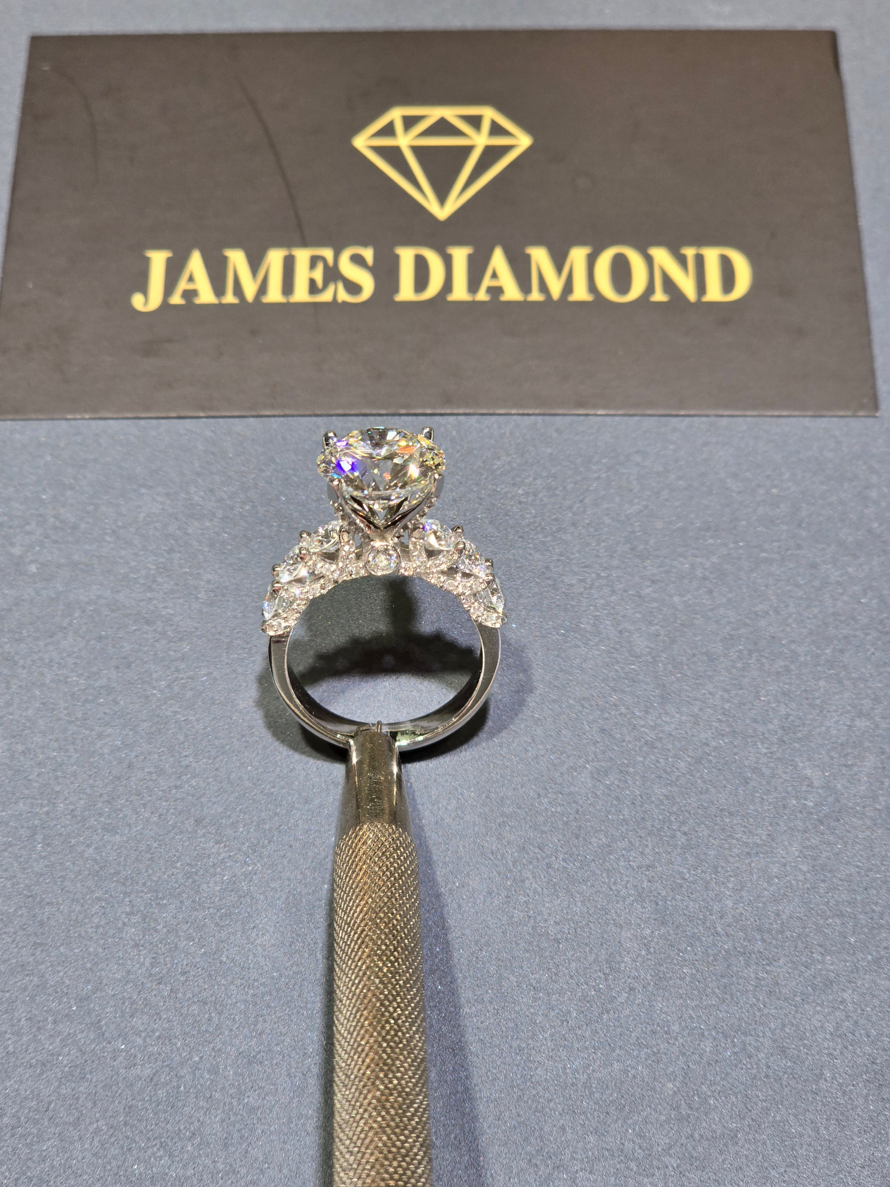 Beautiful Round rings 💍 Center diamond 4-5 carats 💎 IGI Certificate 💍
