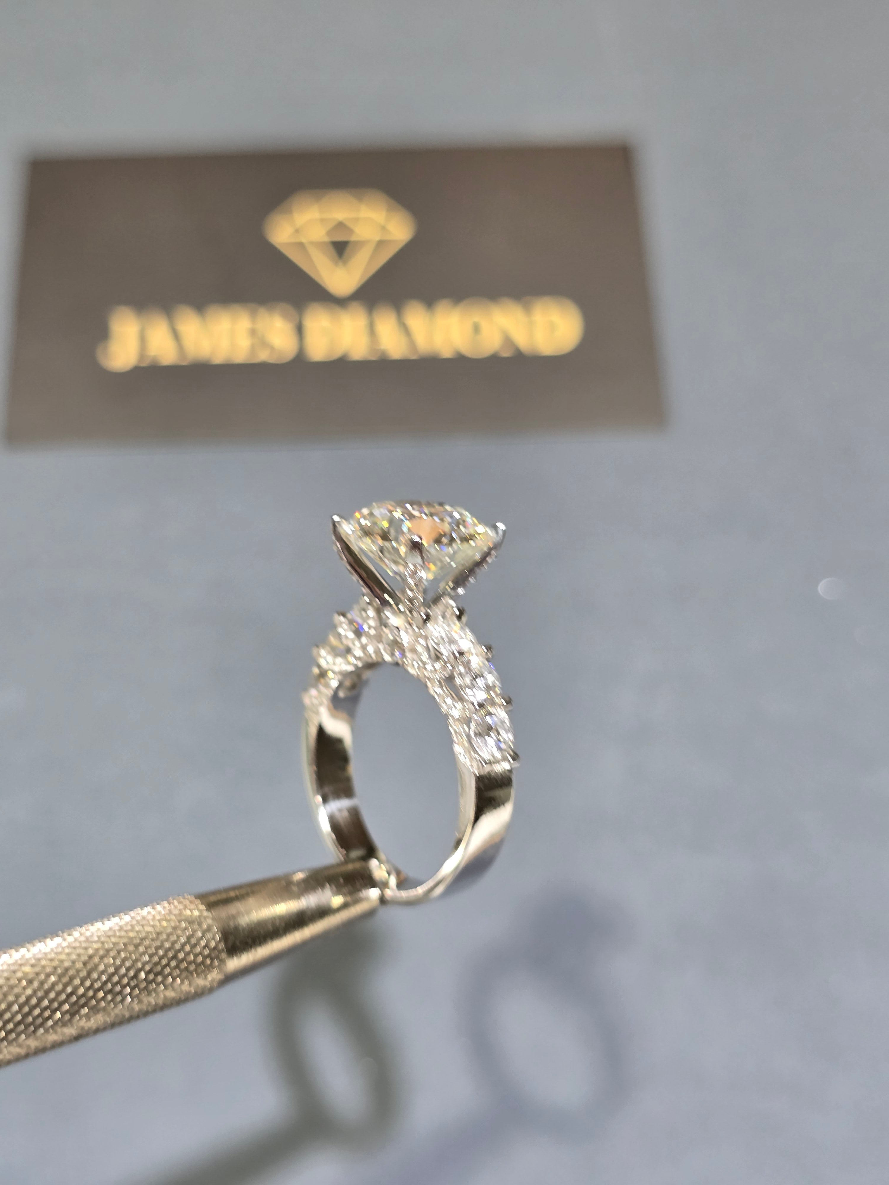 Beautiful Round rings 💍 Center diamond 4-5 carats 💎 IGI Certificate 💍