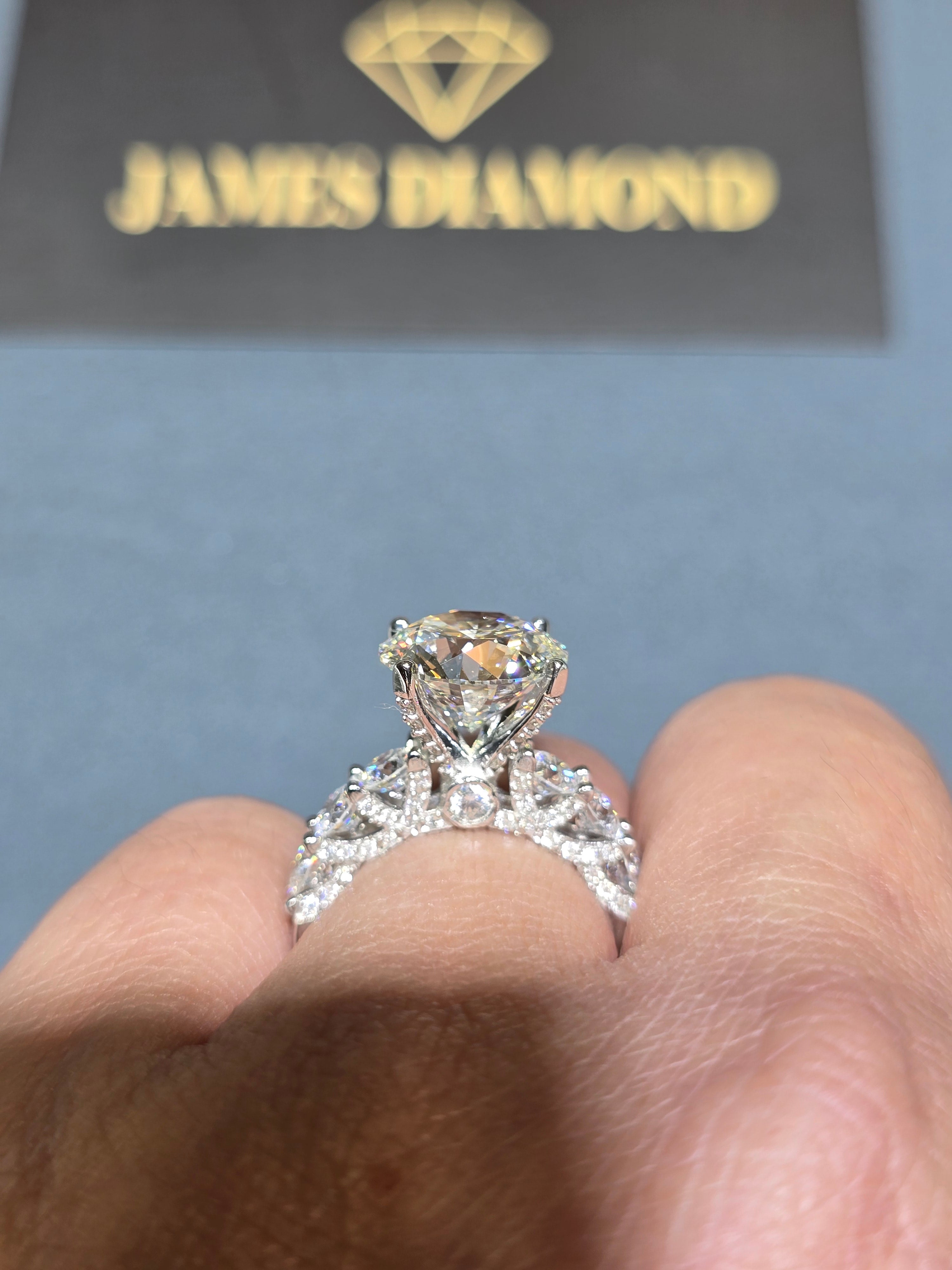 Beautiful Round rings 💍 Center diamond 4-5 carats 💎 IGI Certificate 💍
