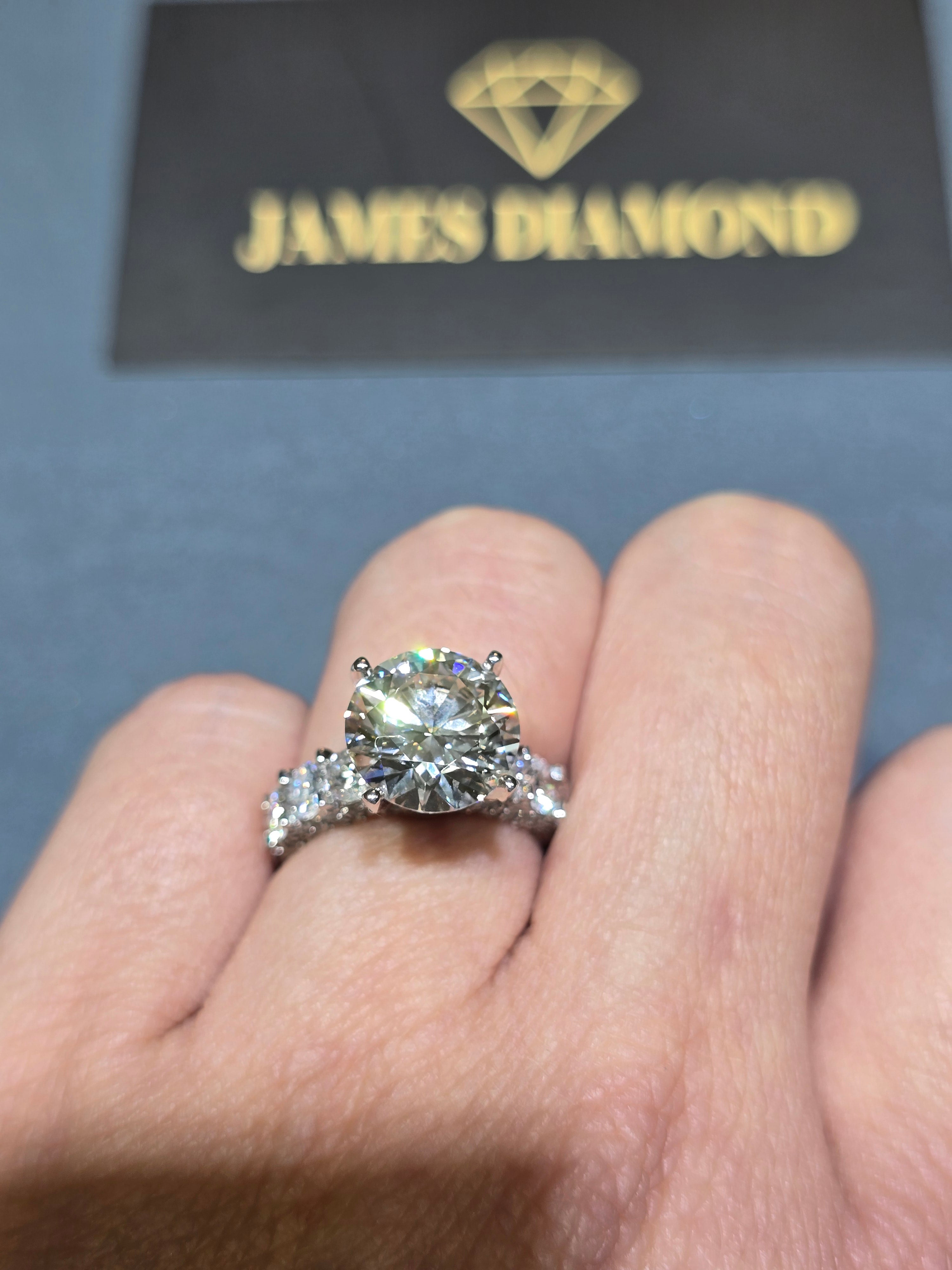 Beautiful Round rings 💍 Center diamond 4-5 carats 💎 IGI Certificate 💍