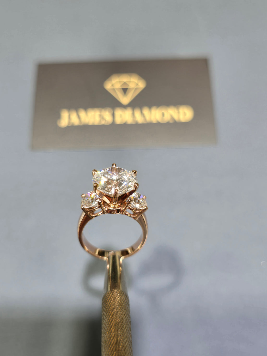 Elegant Three-Stone Engagement Ring 💍 Center Diamond 5-7 carats / IGI Certificate 💎