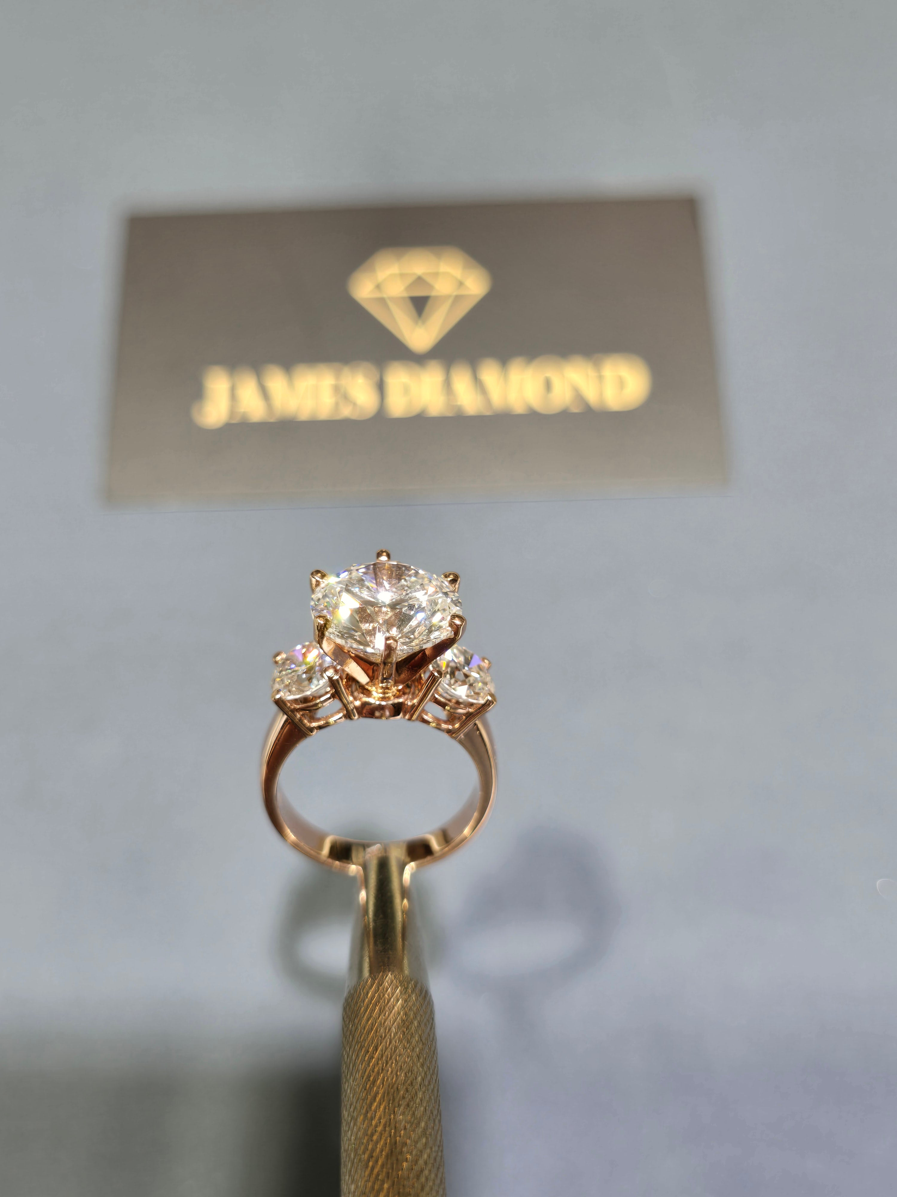 Elegant Three-Stone Engagement Ring 💍 Center Diamond 5-7 carats / IGI Certificate 💎