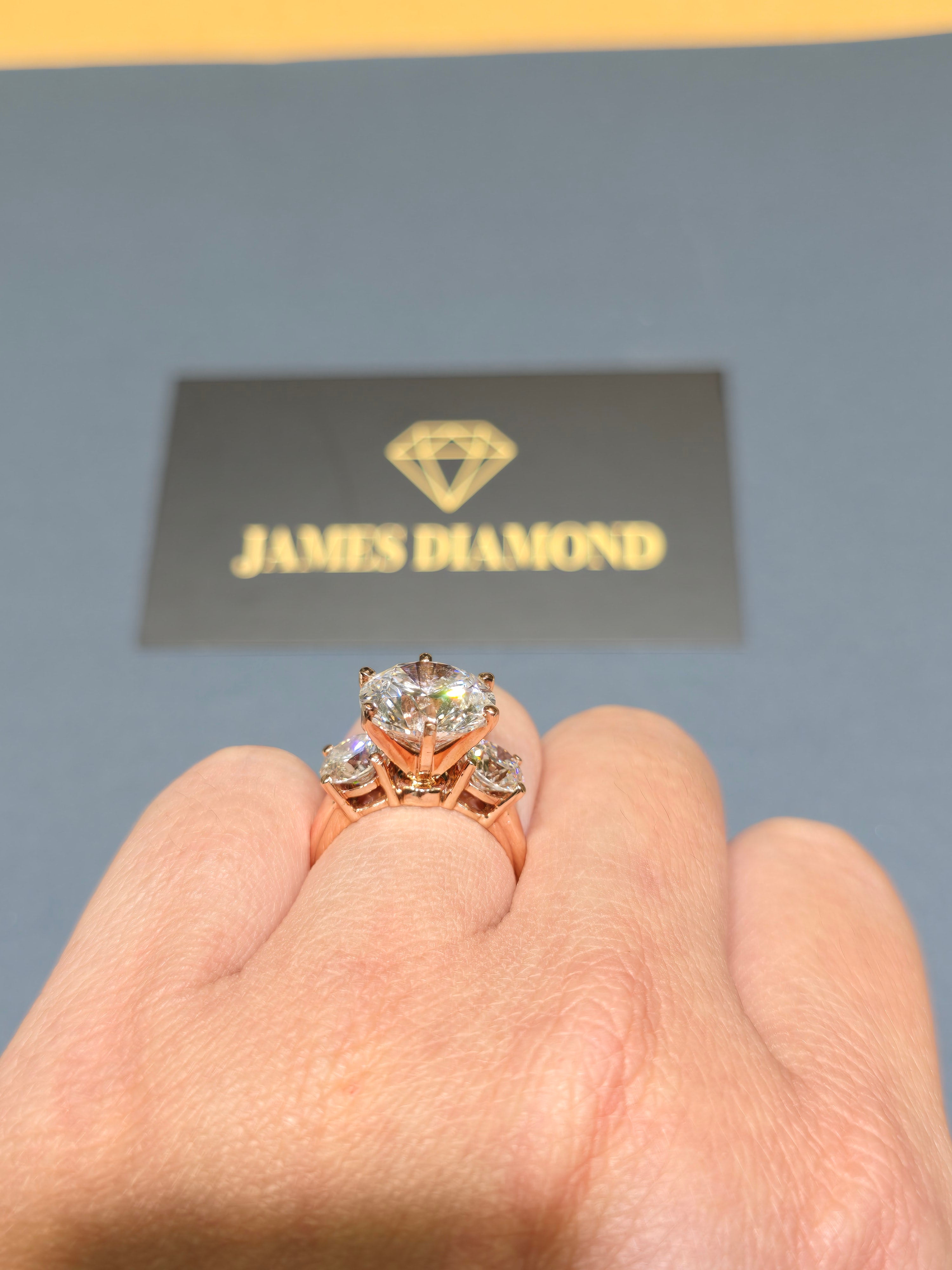 Elegant Three-Stone Engagement Ring 💍 Center Diamond 5-7 carats / IGI Certificate 💎