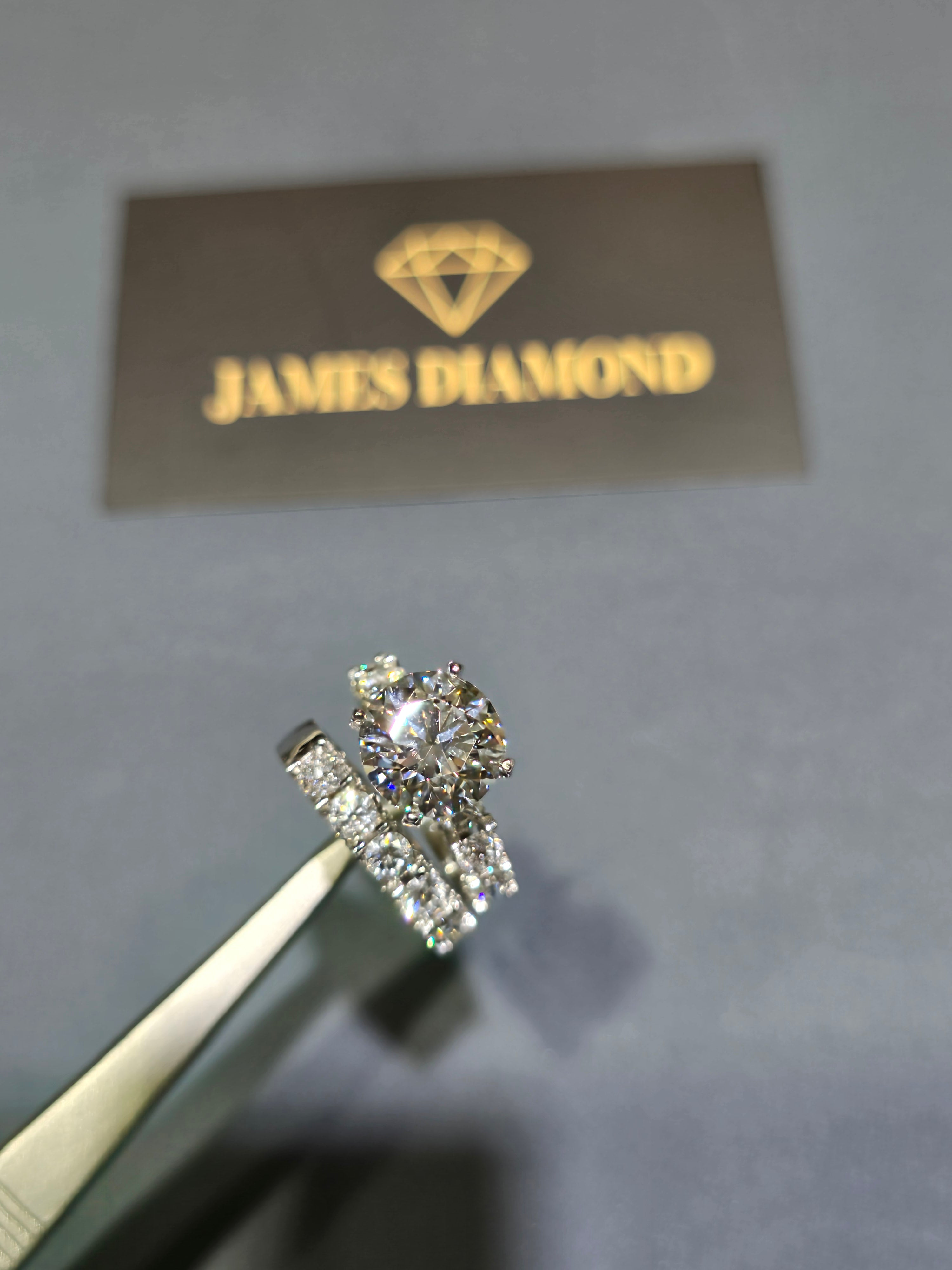 Beautiful Round Rings 💍 Center 4-6 carats center 💎 IGI Certificate 💎