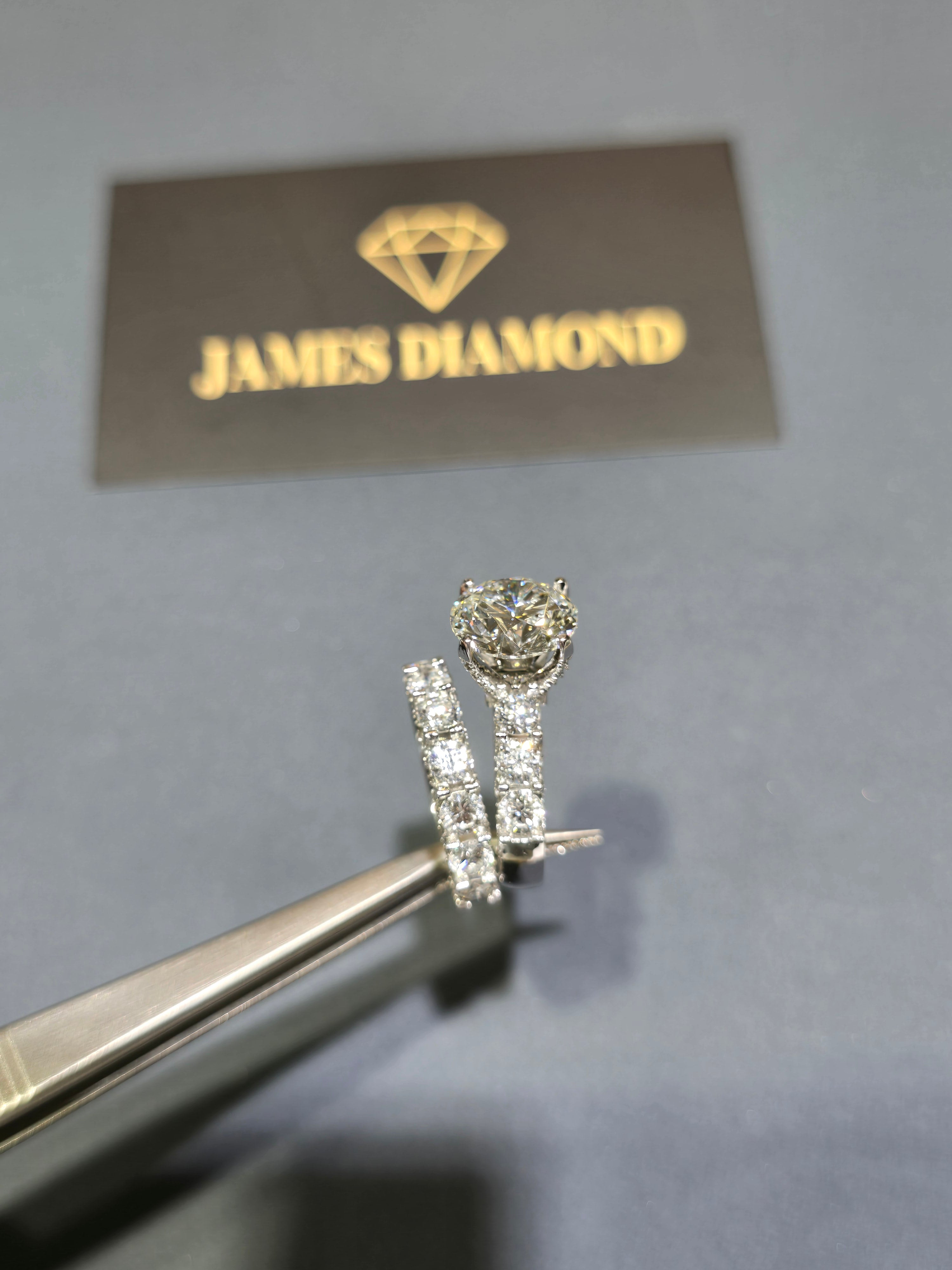Beautiful Round Rings 💍 Center 4-6 carats center 💎 IGI Certificate 💎