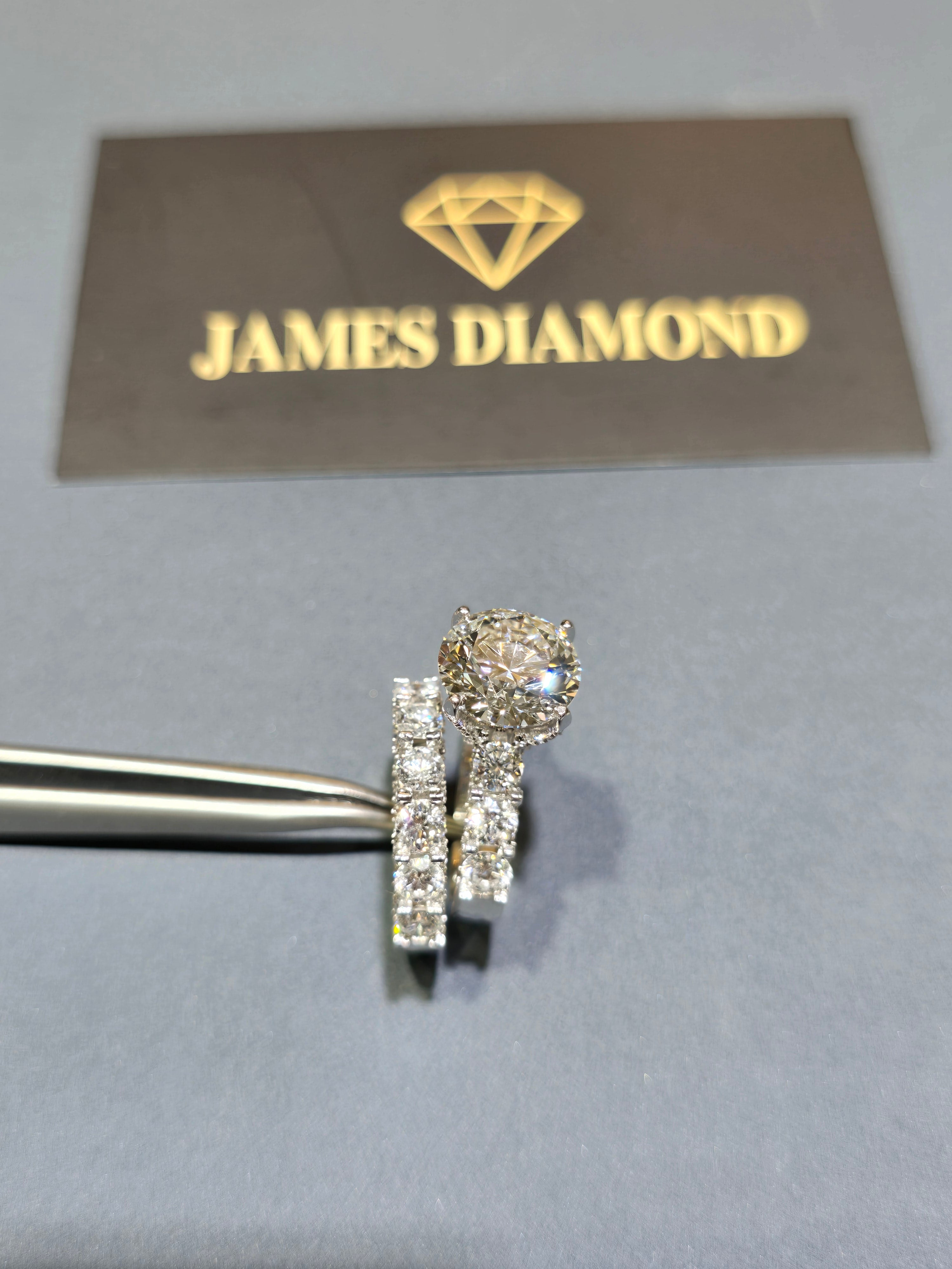 Beautiful Round Rings 💍 Center 4-6 carats center 💎 IGI Certificate 💎