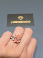 Fancy Pink 4-5 carats Radiant /Diamond on side ( 1 carats / each )