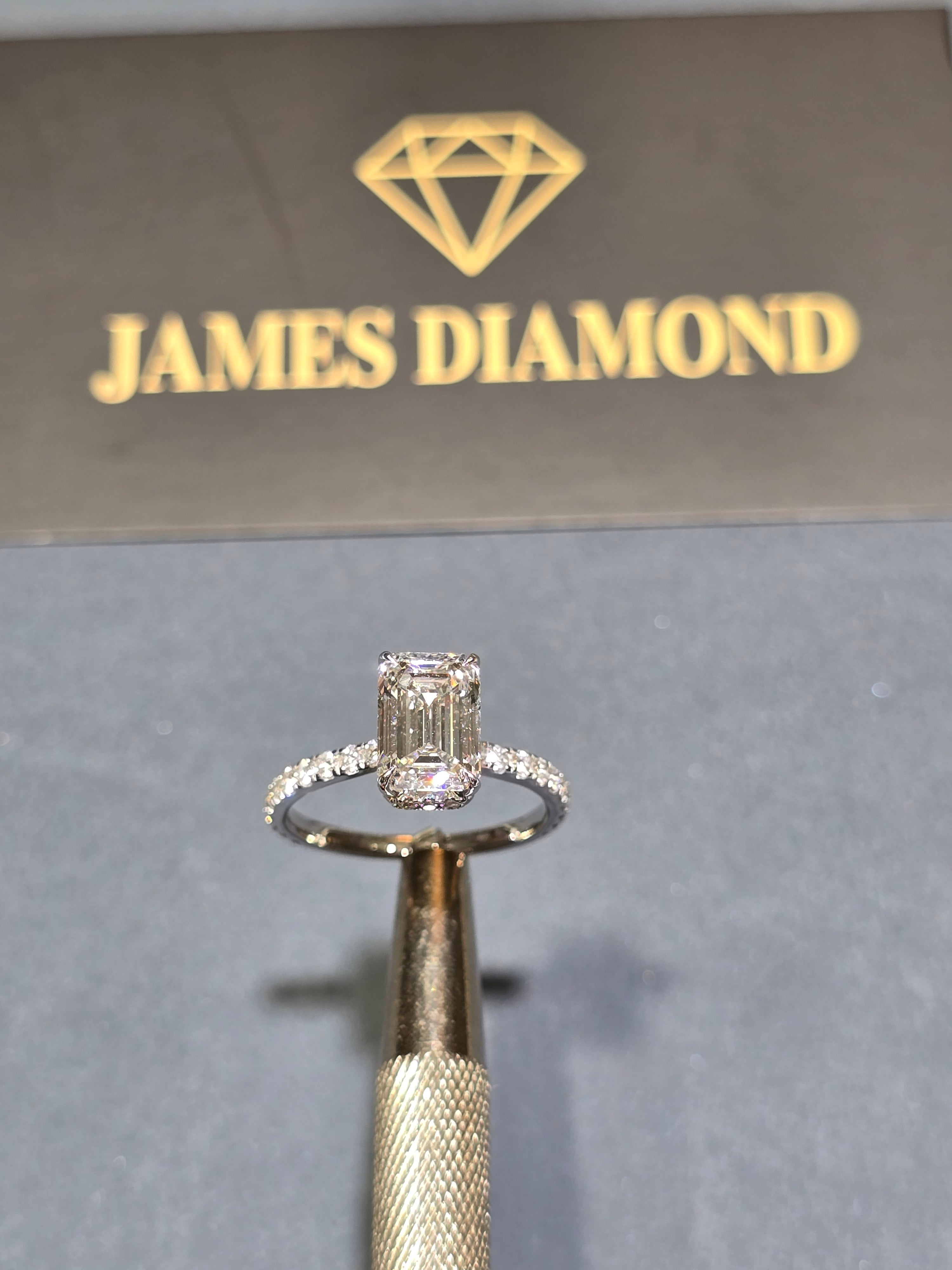 Eternal Grace – Emerald Cut Diamond Solitaire Ring