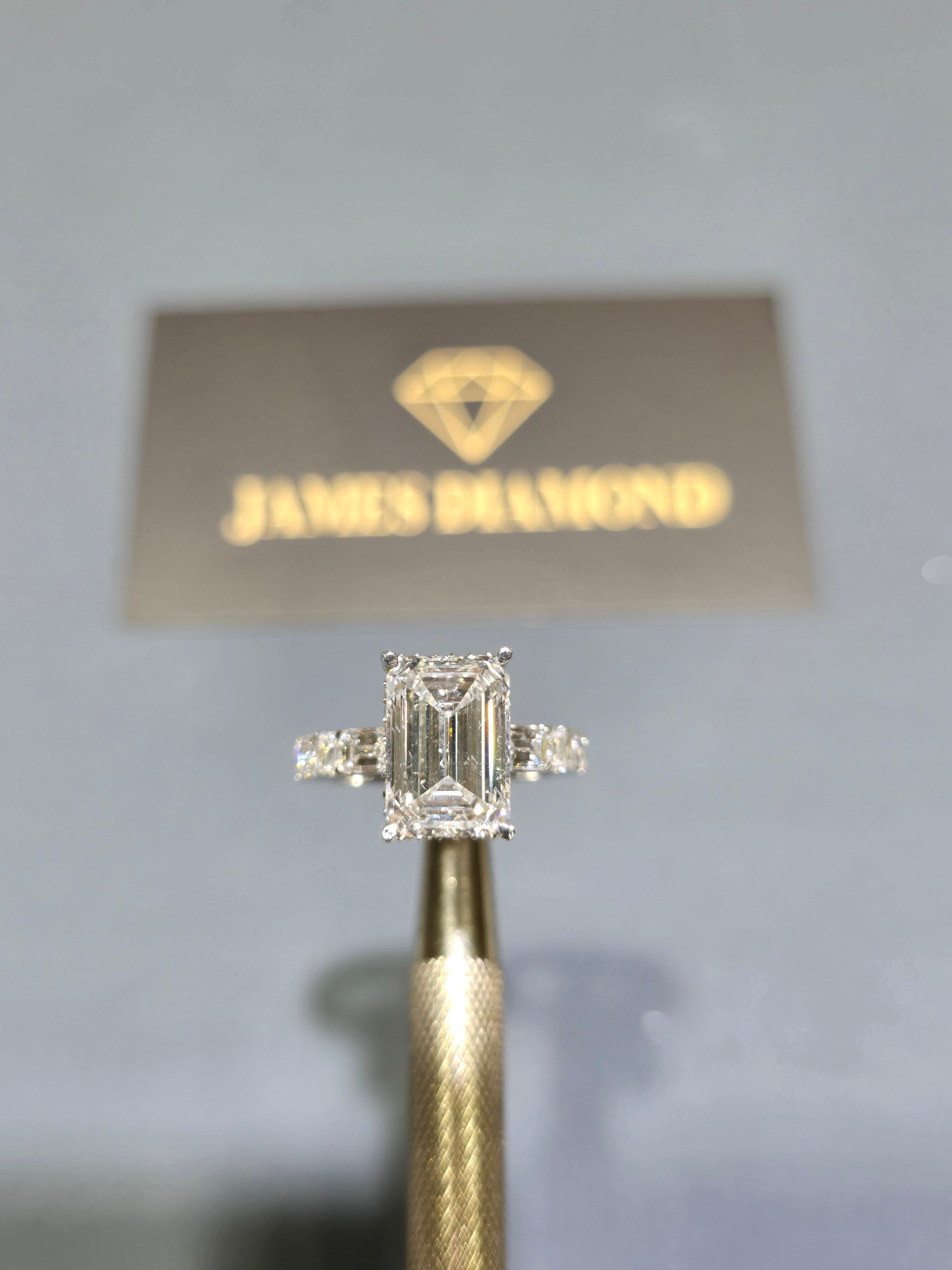 Emerald Radiance – Emerald Cut Diamond Pavé Ring