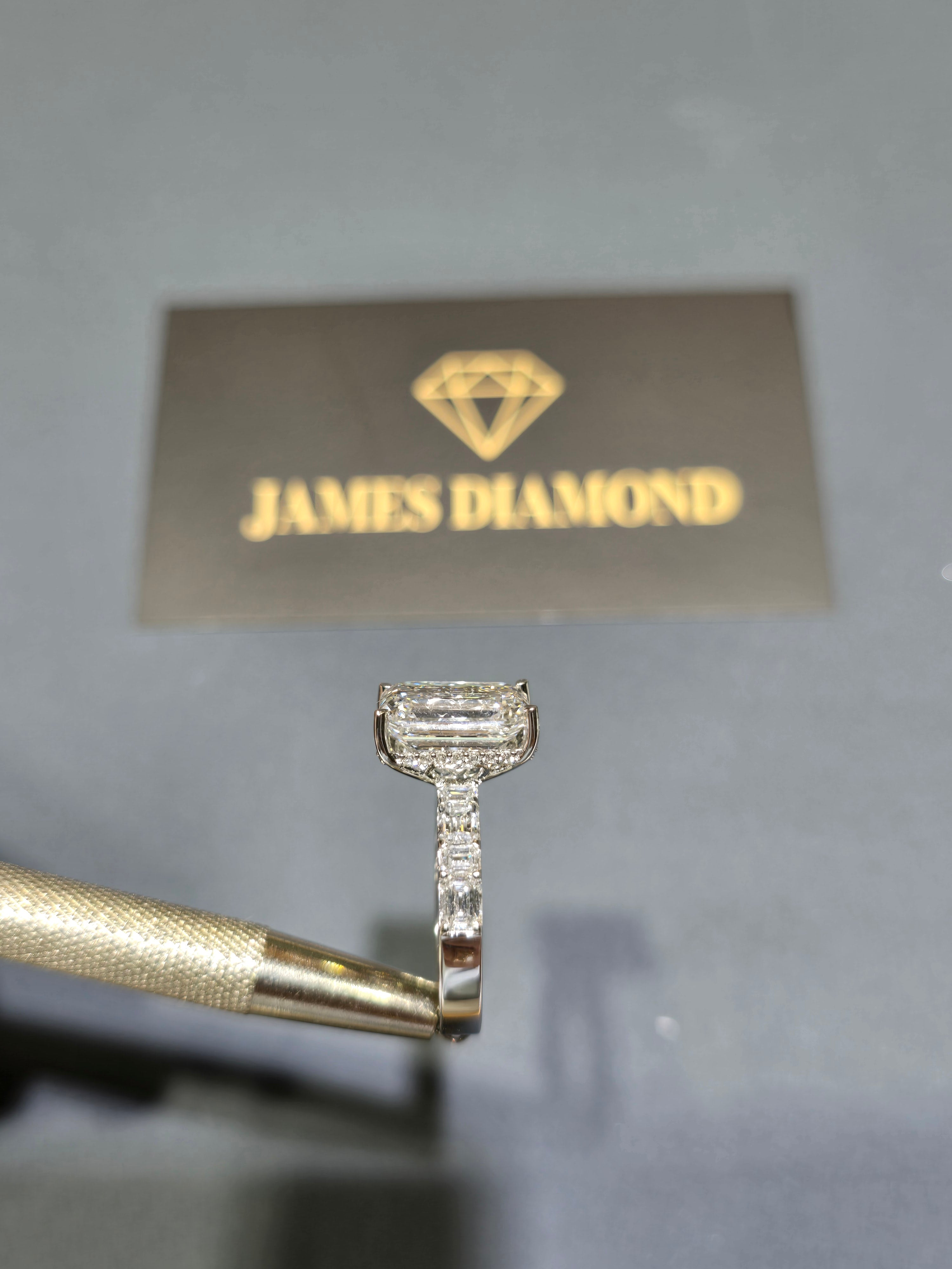 Emerald Radiance – Emerald Cut Diamond Pavé Ring