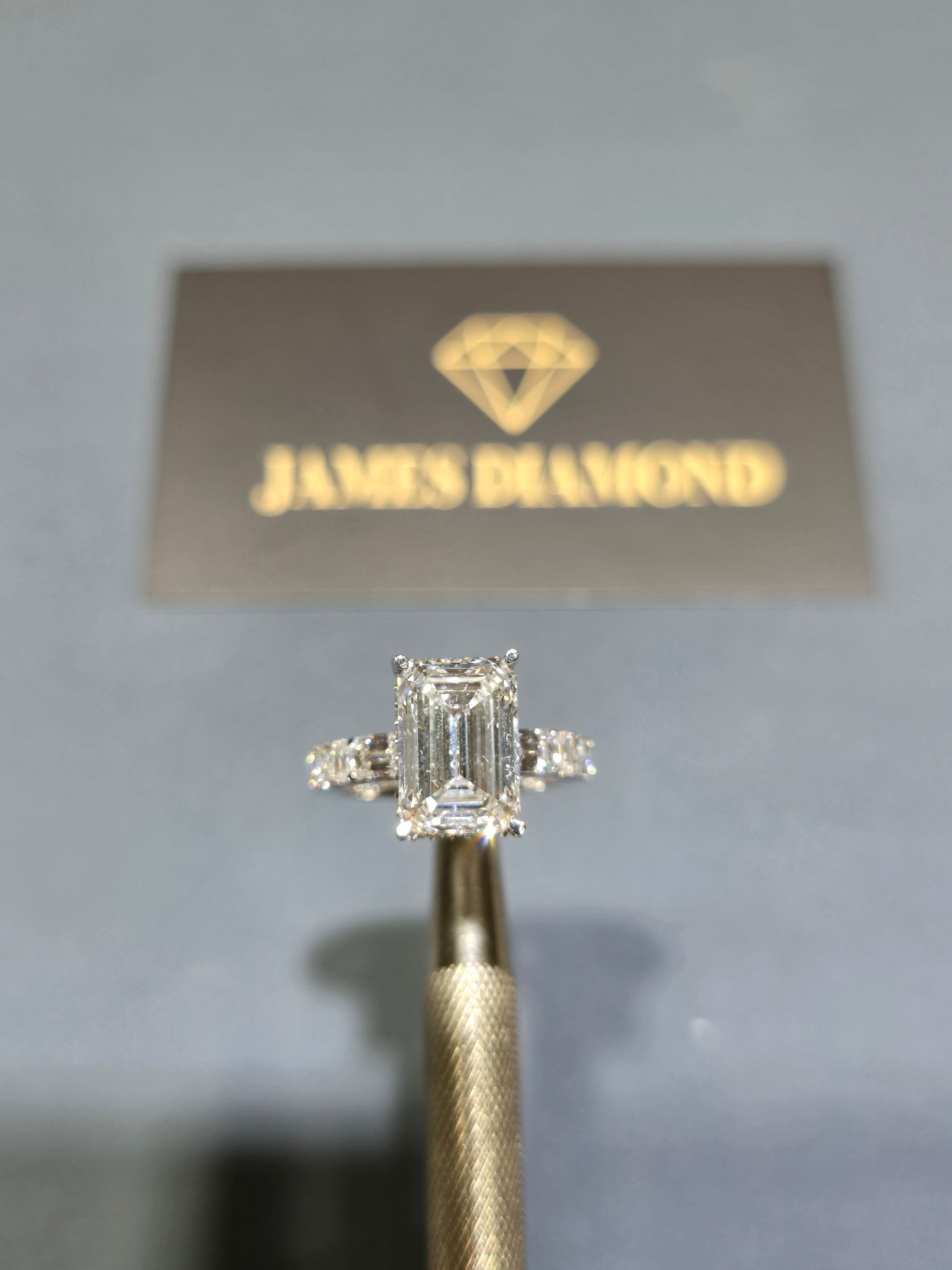 Emerald Radiance – Emerald Cut Diamond Pavé Ring