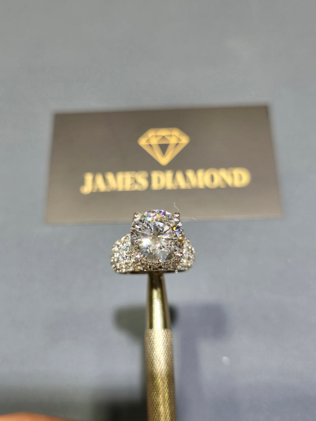 Beautiful Design 💍 Center Diamond 5-7carats / IGI Certificate 😍
