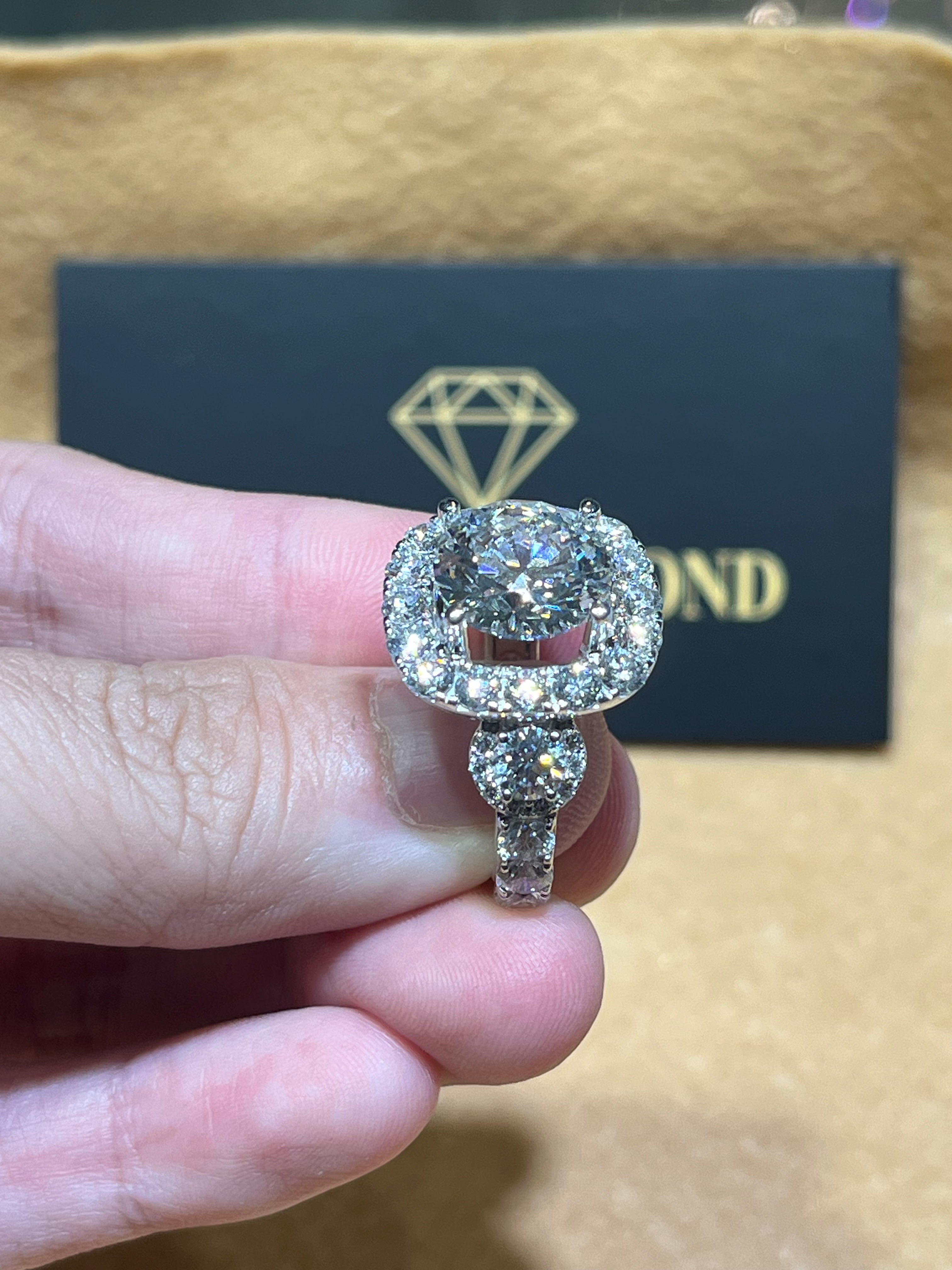 Luxury Round diamond design 💍 Center Diamond 5-6 carat 💎