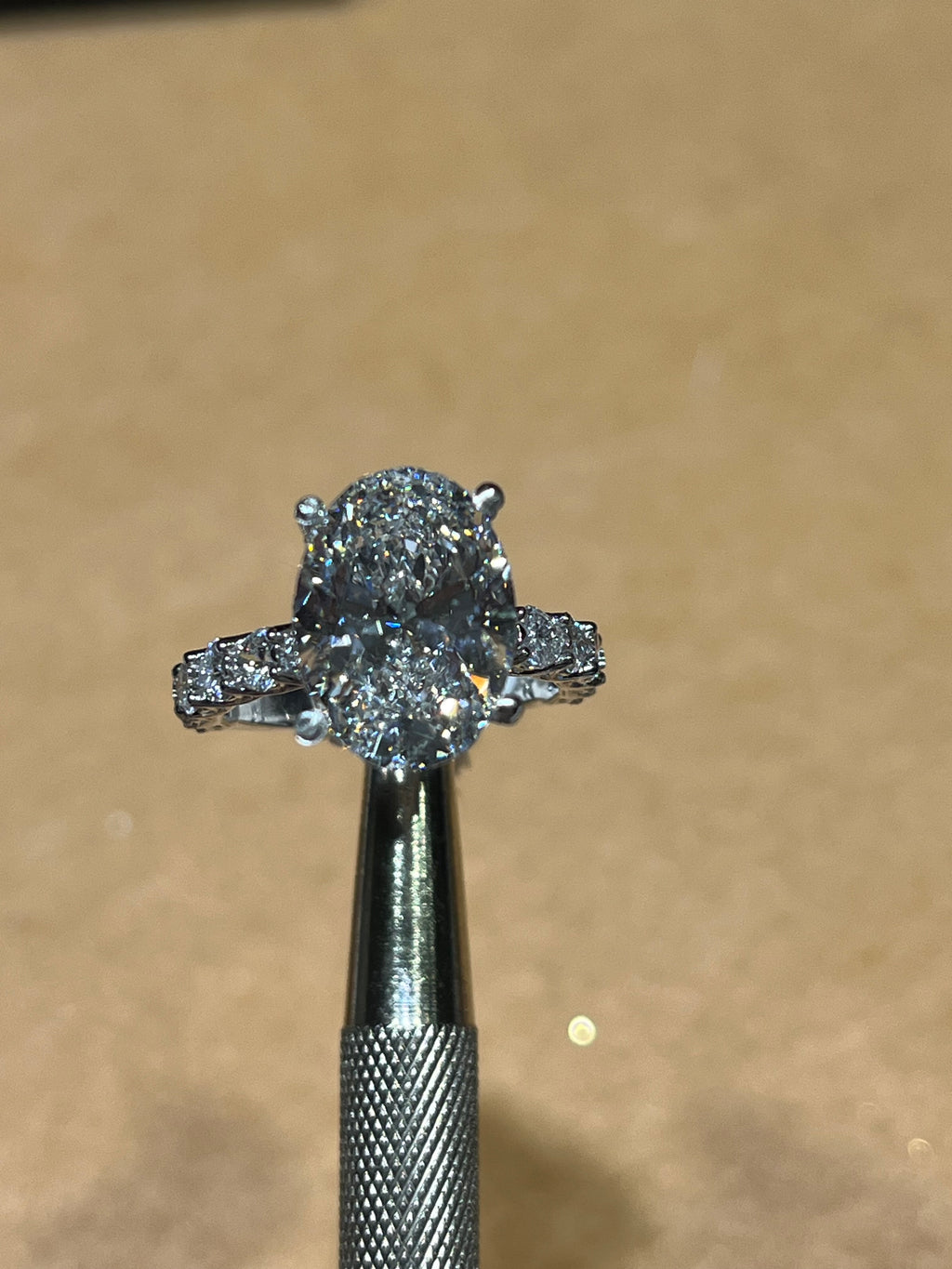 Hot Design 💍 Oval ring / center oval 5 carat 💎