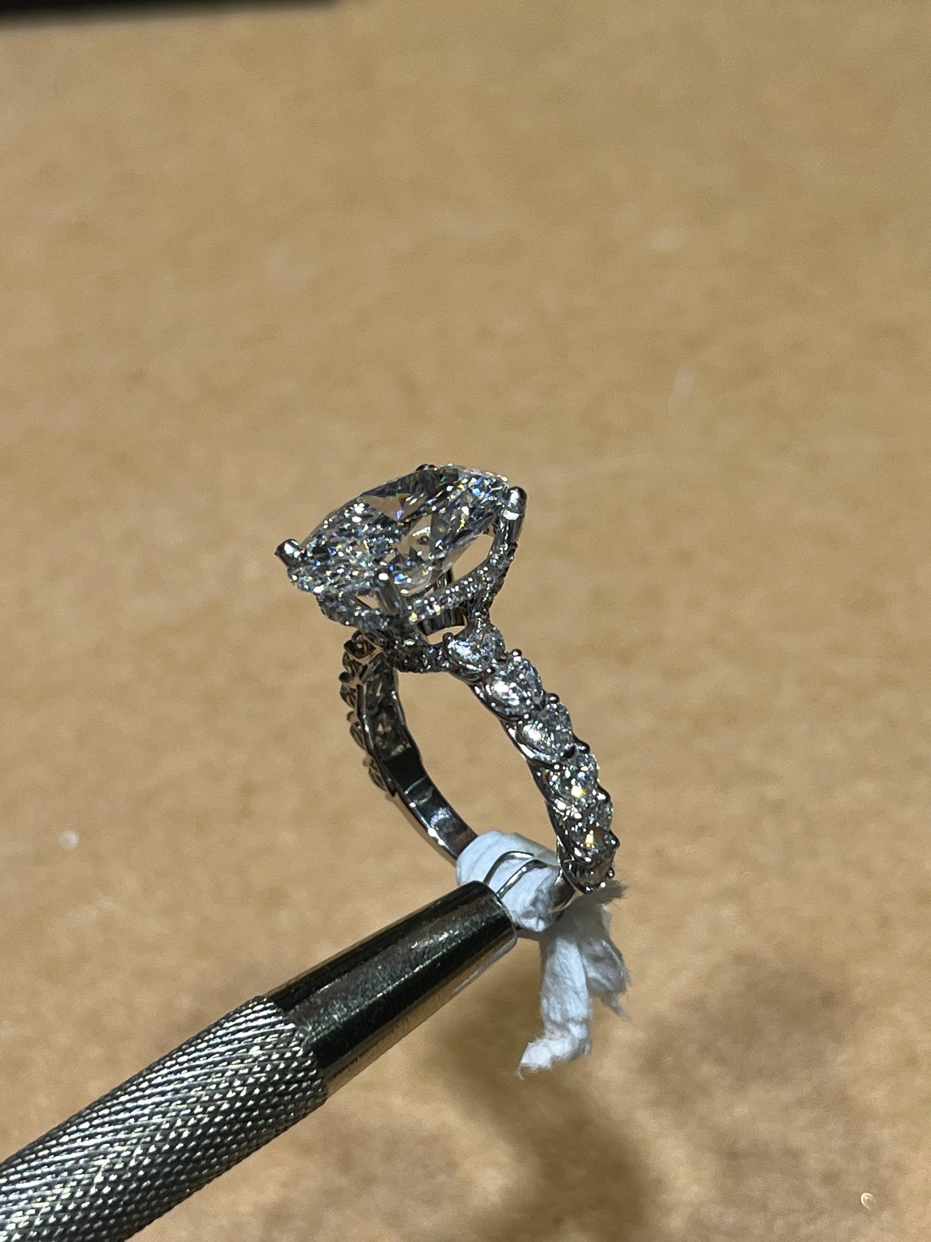 Hot Design 💍 Oval ring / center oval 5 carat 💎