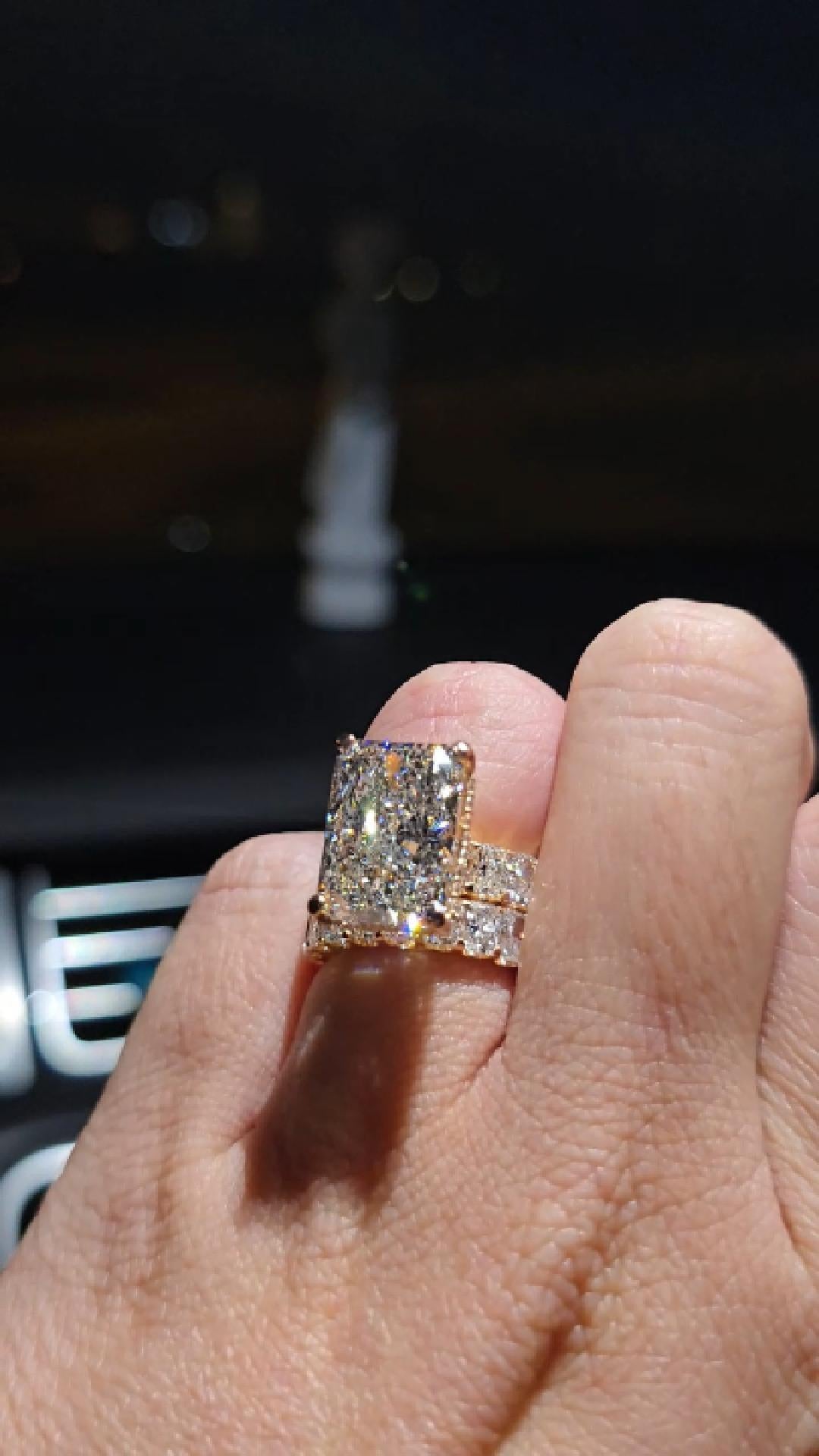 Hot Design - Full Radiant 💍  Center 8 carat / total 18 Carat / Gold 14K