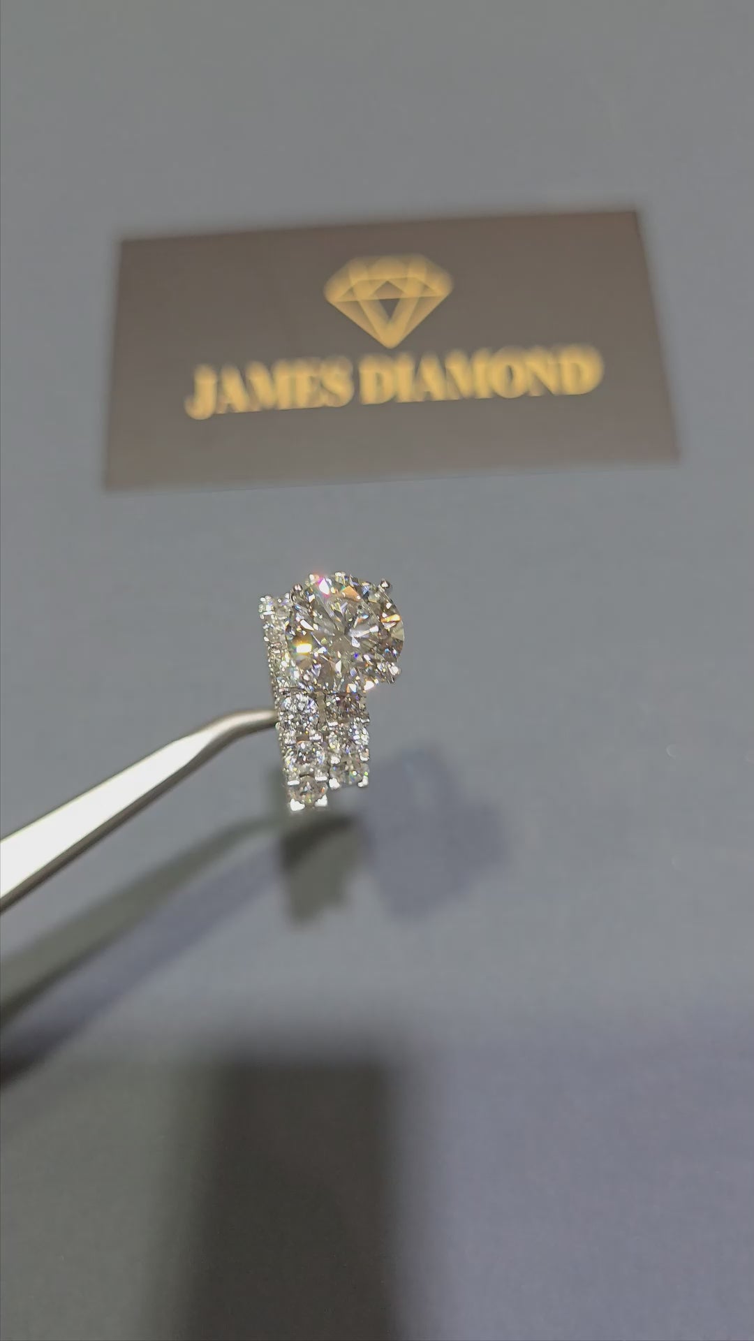 Beautiful Round Rings 💍 Center 4-6 carats center 💎 IGI Certificate 💎