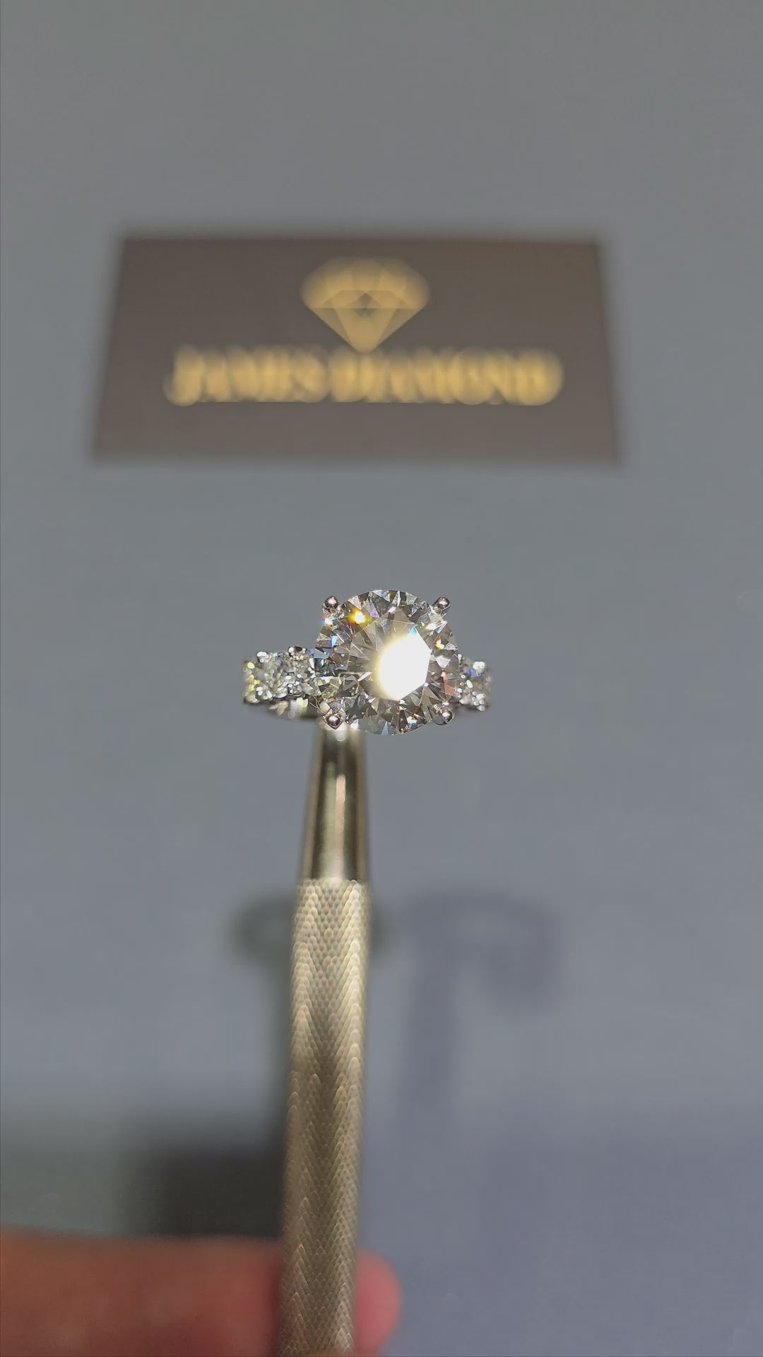 Beautiful Round rings 💍 Center diamond 4-5 carats 💎 IGI Certificate 💍